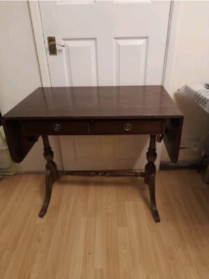 A Mahogany Edwardian Table with Drop leaf sides and 2 drawers